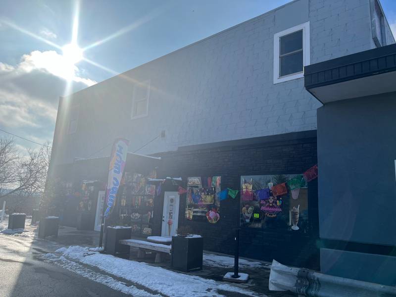 La Michoacana Cinco Estrellas recently opened in downtown La Salle at 552 First St., Unit D.