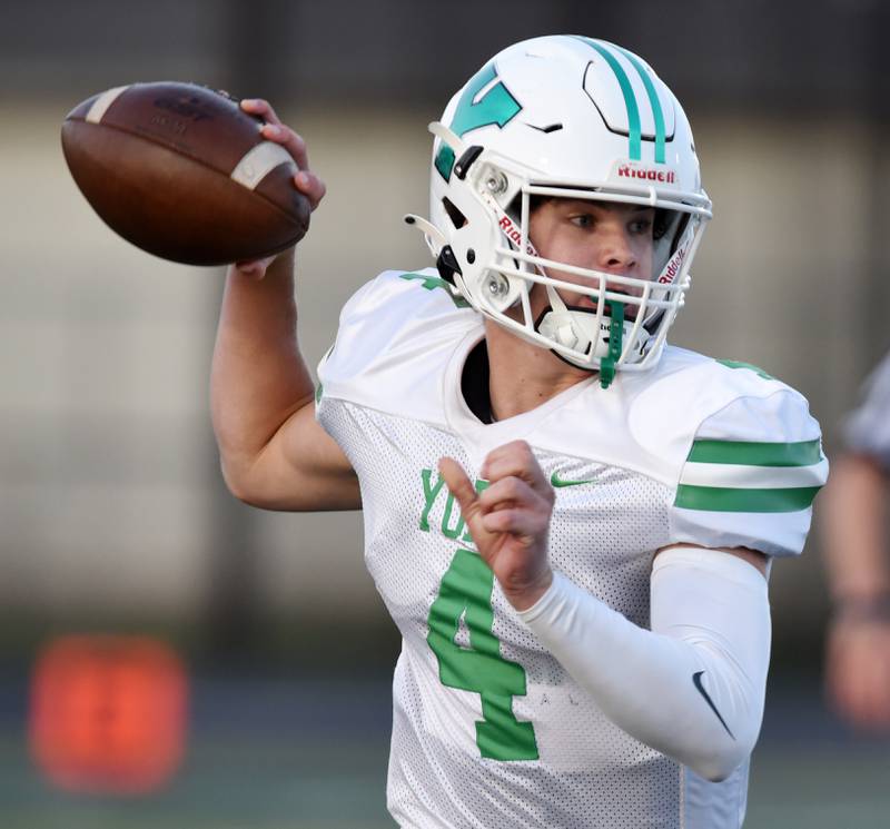 Joe Lewnard/jlewnard@dailyherald.com
York quarterback Sean Winton throws a pass during a football game against Glenbrook South, played in Glenview, Ill. on Friday, Aug. 25, 2023.