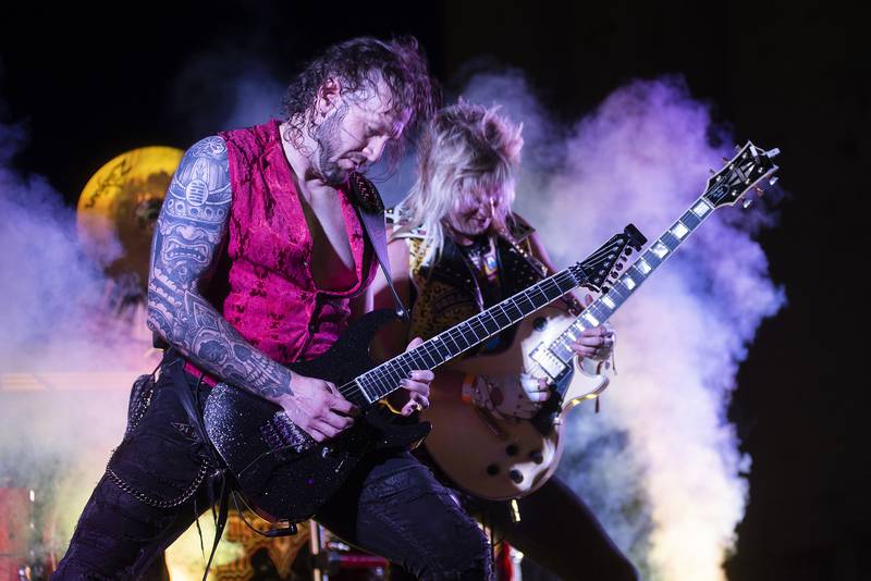 Darrel Diamond (left) and Mick Jager get loud during their performance Saturday, July 16, 2022 in Tampico.