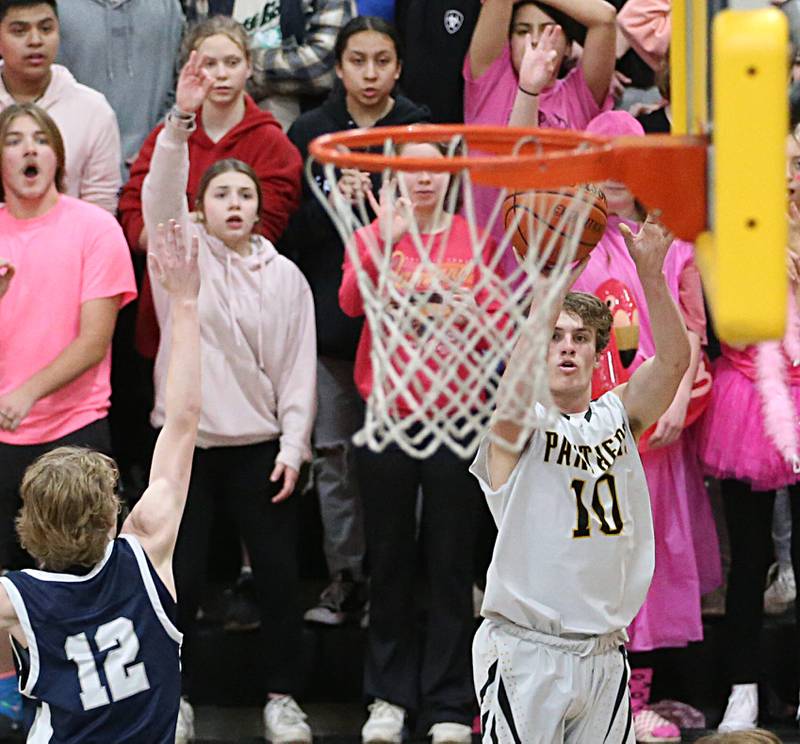 Putnam County's Austin Mattingly shoots a jump shot over Fieldcrest's Jordan Heideron Tuesday, Feb. 7, 2023 at Putnam County High School.