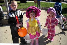 Sandwich extends trick or treat hours to 8 p.m.