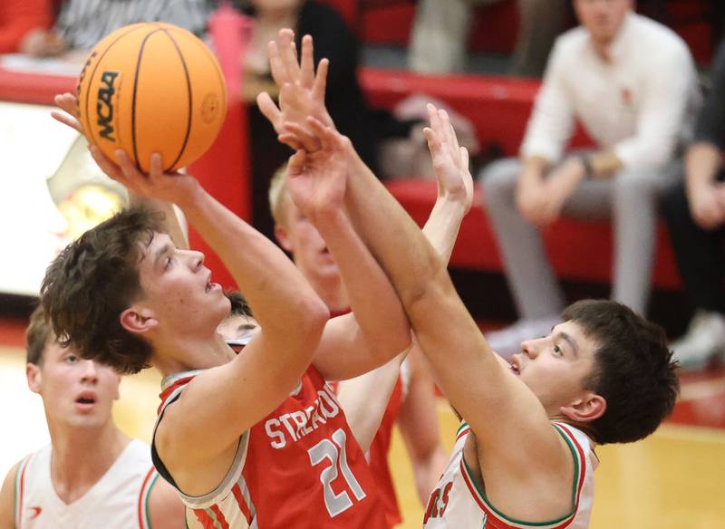 Streator's Brennen Stillwell eyes the hoop as L-P's Erick Sotelo defends during the Dean Riley Shootin' The Rock Thanksgiving Tournament on Monday Nov. 24, 2025 in Kingman Gymnasium at Ottawa High School.