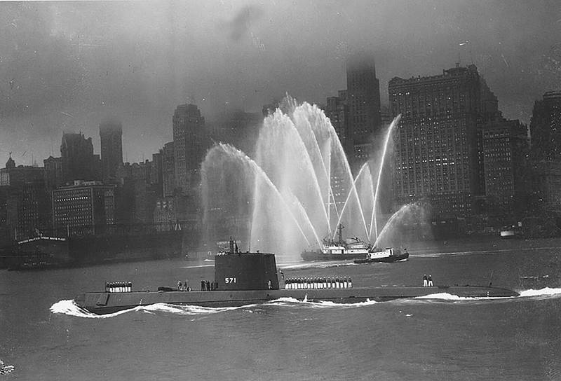 When the USS Nautilus sailed into New York Harbor on Aug. 25, 1958, the ship and its crew were given a hero’s welcome by spouting fireboats and whistling ferries. Two days later, the officers and crew were honored with a traditional ticker-tape parade down Broadway.