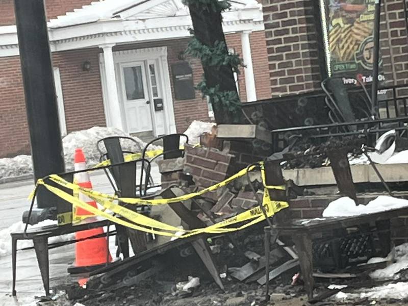 Pickup truck hits Jexal’s pizzeria in McHenry; driver ticketed 