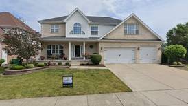 Single-family home sells in Homer Glen for $680,000