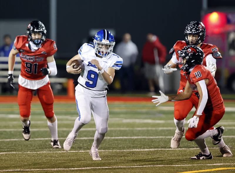 Riverside Brookfield's Braeden Novak (9) runs during the varsity football game between Riverside Brookfield and Glenbard East on Friday, Oct. 24, 2025 in Lombard, IL.