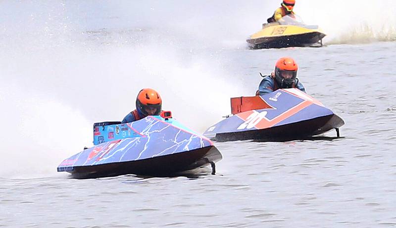 Joseph Perez of Spring Vallley and Ethan Fox of Elkhorn Neb., race side-by-side during The US Title Series (USTS) Pro National Championship Boat Races on Friday, July 25, 2025 in DePue.