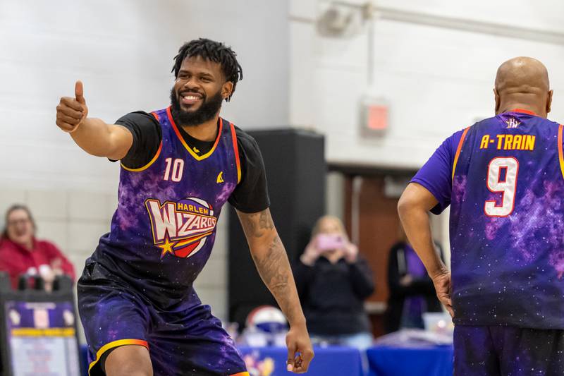 Deven “Just Do It” Dorsett (10) of the Harlem Wizards puts his thumb up towards crowd on Wednesday, April 16, 2025 at Woodland High School in Streator.