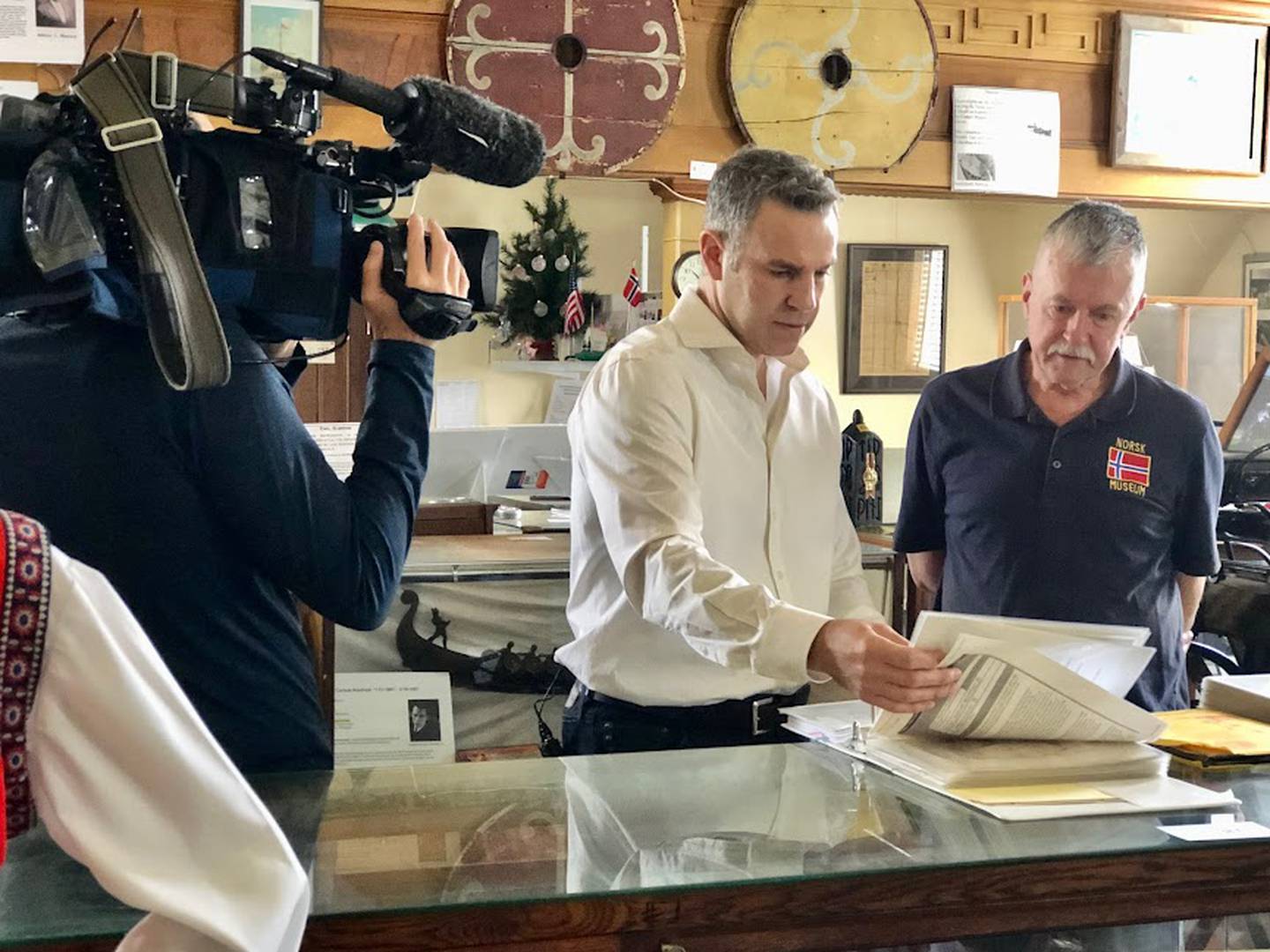 WGN's Larry Potash talks to David Johnson at the Norsk Museum in La Salle County in 2022 about Maj. Gen. Holgar Toftoy.