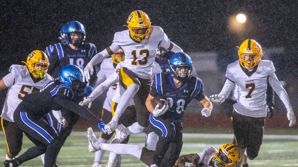 St. Charles North flips momentum in second half, comes back to down Carmel in Class 7A second round matchup
