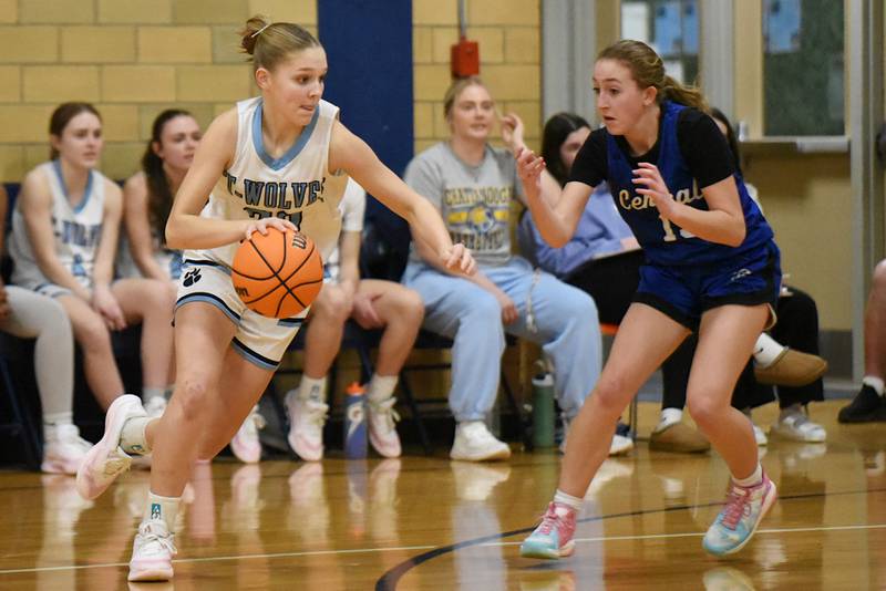 Cissna Park's Kendyl Neukomm, left, drives to the basket as Clifton Central's Alexis Schultz defends during a game at Cissna Park Wednesday, Feb. 4, 2026.