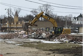 Building demolition at 805 and 807 Illinois Ave in Mendota