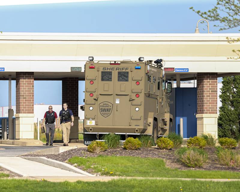 Officers at the scene of a hostage situation on May 10, 2022 at Fifth Third Bank in Romeoville.