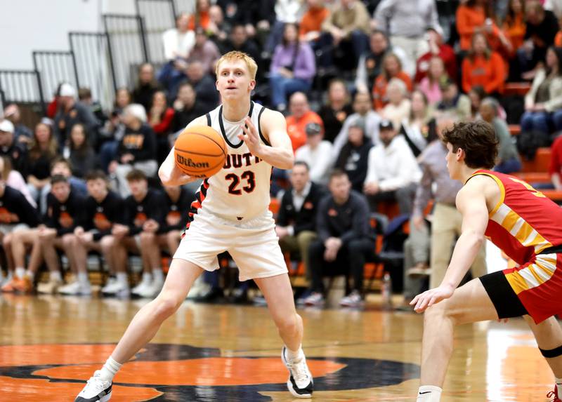 Wheaton Warrenville South's Drew Eger passes the ball during a game against Batavia on Friday, Feb. 14, 2025 in Wheaton.