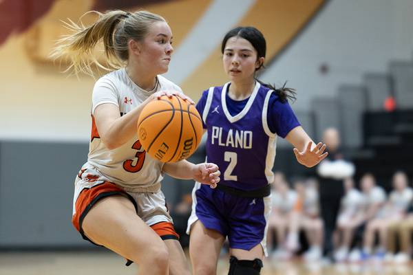 Lily Kozenko hits fourth-quarter dagger as Plano holds off Sandwich 50-41