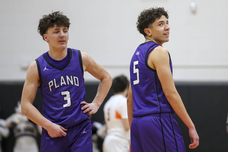 Plano's Eric Nunez (5) and Ethan Taxis (3) look at the scoreboard in the waning seconds of their basketball game between Sandwich at Plano Tuesday, Jan 27, 2026 in Sandwich.