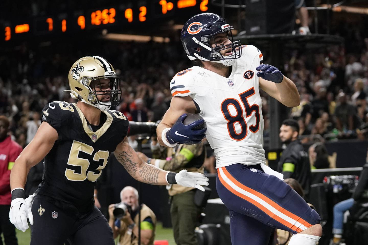Chicago Bears tight end Cole Kmet scores a touchdown past New Orleans Saints linebacker Zack Baun during the first half in New Orleans, Sunday, Nov. 5, 2023.