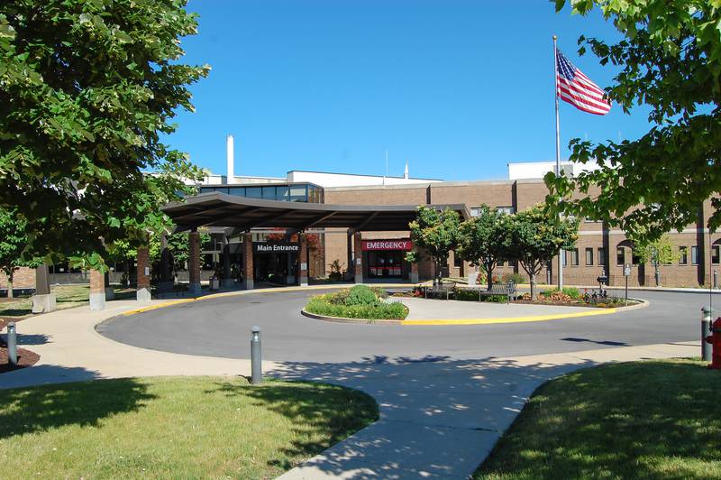 The front entrance to Morris Hospital.