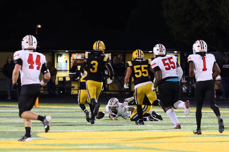 A Bradley-Bourbonnais player attempts to recover a rogue snap as St. Laurence players close in, eventually securing a turnover, during the Vikings 35-21 victory over Bradley-Bourbonnais in second round playoff on Friday, Nov. 7, 2025.