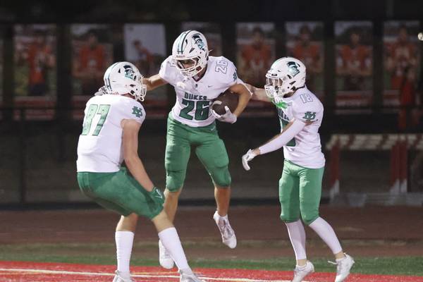York’s Henry Duda scores 3 TDs, goes over 300 total yards in win against Hinsdale Central