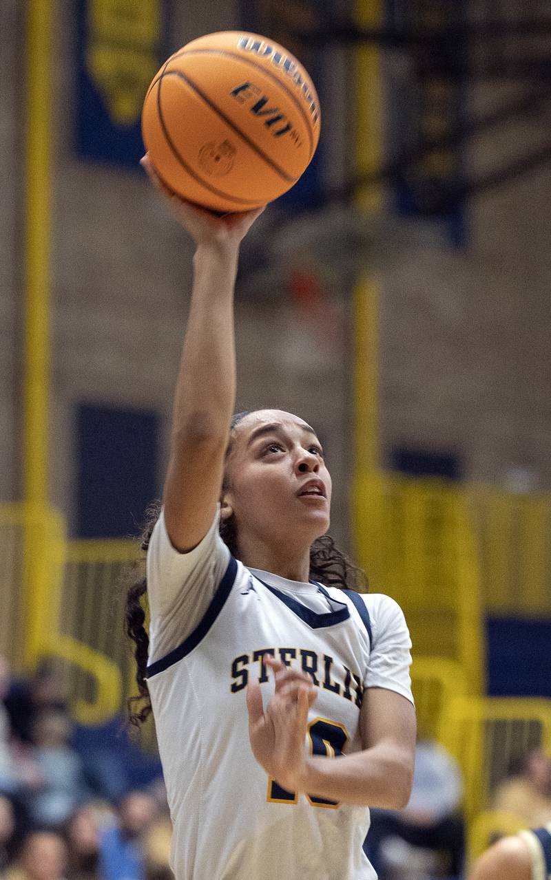 Sterling’s Nia Harris puts up a shot against Knoxville Tuesday, Nov. 19, 2024, at Sterling High School.