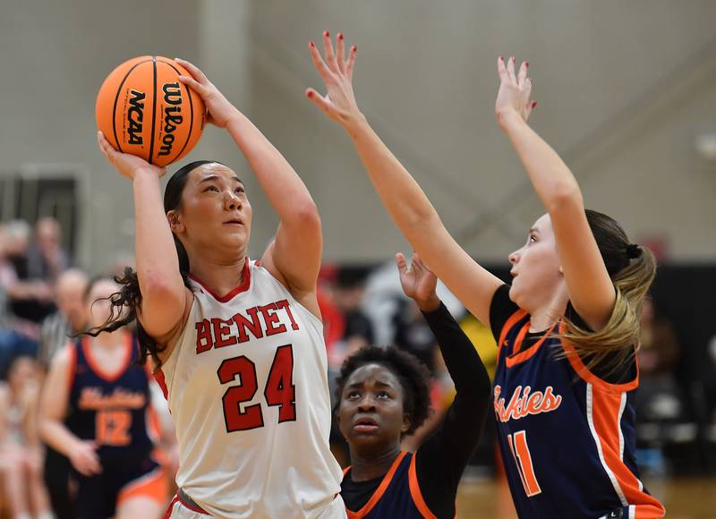 Benet’s Emma Briggs (24) shoots over Naperville North’s Samantha Kelly during the Class 4A Benet Regional championship game on February 20, 2025 at Benet Academy in Lisle.