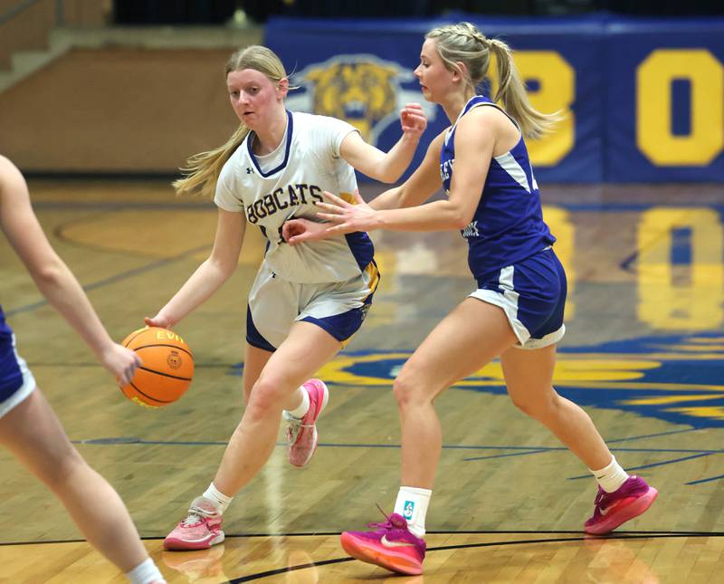 Somonauk/Leland’s Abby Hohmann tries to get around Hinckley-Big Rock's Anna Herrmann during their game Thursday, Jan. 15, 2026, at Somonauk High School.