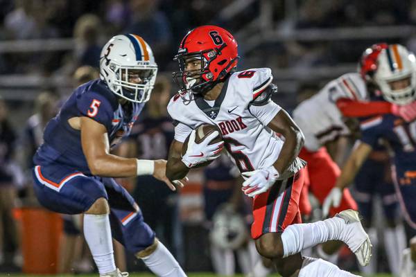 Kendall County football notebook: Cam Loghmani’s flair for the big play continues for Oswego in playoffs