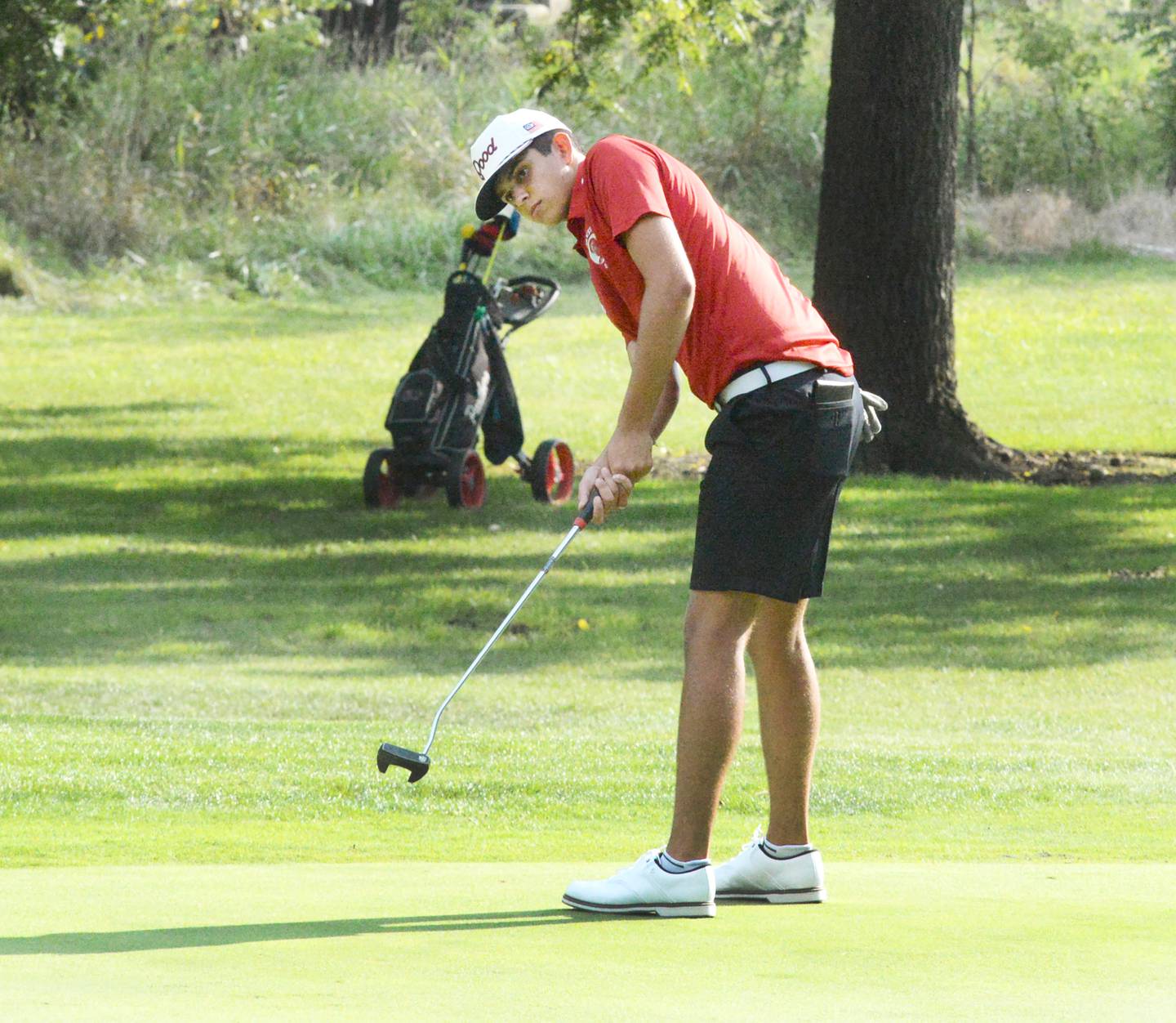 Oregon's Nole Campos watches a putt during a tri-meet with Erie-Porphetstown and Indian Creek at Silver Ridge Golf Course in Oregon on Monday, Aug. 19, 2024.