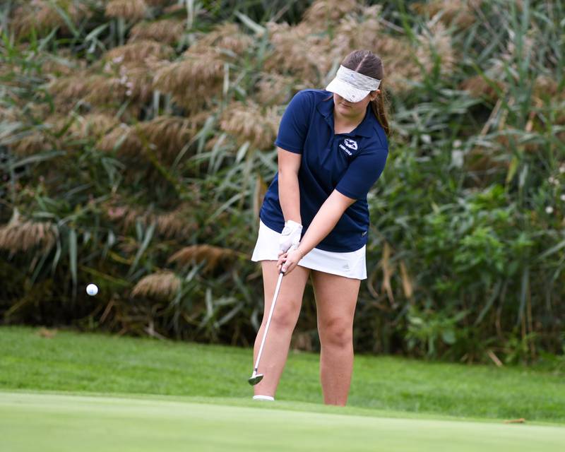 Plainfield South Darcey O’Sullivan chips onto the green during the regional match Thursday Sep 28, 2023, held at Whitetail Ridge in Yorkville.