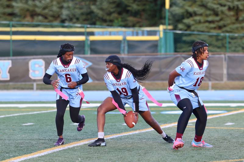Kankakee's London Stroud, center, tosses to Taniyah Sherman, left, as Lamaryah Smith defends during the Kays' 26-13 loss to Yorkville on Tuesday, Oct. 7, 2025.