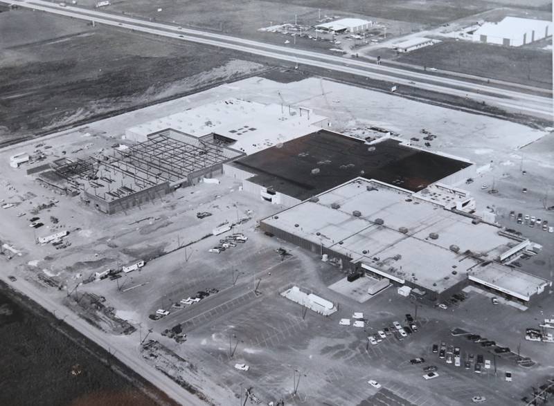 An aerial view of the Peru Mall being built in 1973.