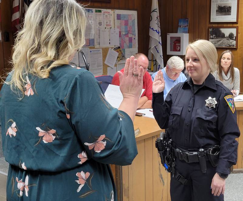 New Marseilles Police Department officer Caitlyn Barnes (right) takes the departmental oath from Commissioner of Public Health and Safety Melissa Small on Wednesday, Nov. 20, 2024, at the Marseilles City Council meeting.