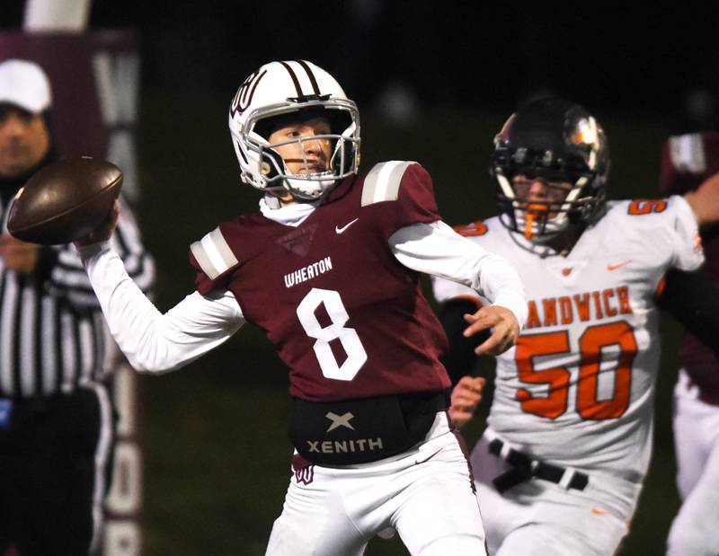 Joe Lewnard/jlewnard@dailyherald.com
Wheaton Academy quarterback Brett Kasper throws a touchdown pass during the second quarter of the Class 4A quarterfinal game against Sandwich in West Chicago Friday.