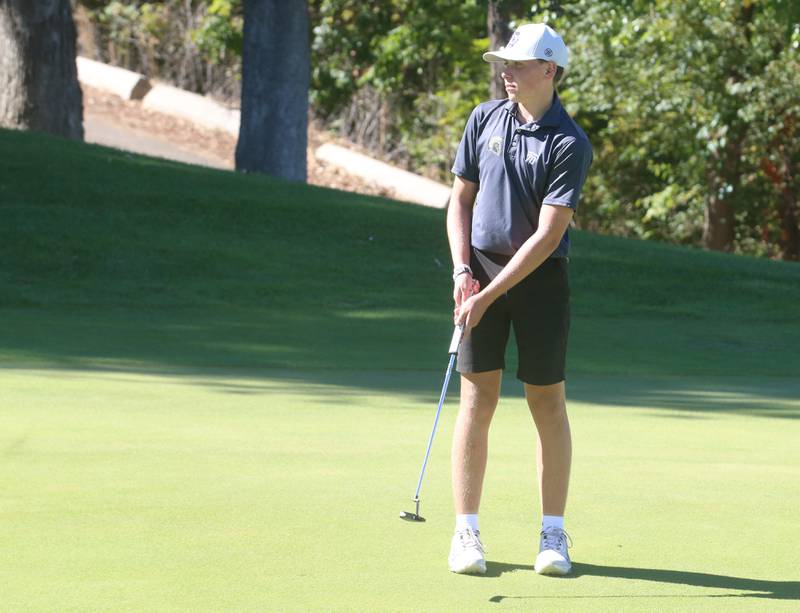 Sycamore's Gavin Sedevie puts on the 18th hole during the Class 2A Regional golf meet on Wednesday, Oct. 2, 2024 at Senicas Oak Ridge Golf Club in La Salle.