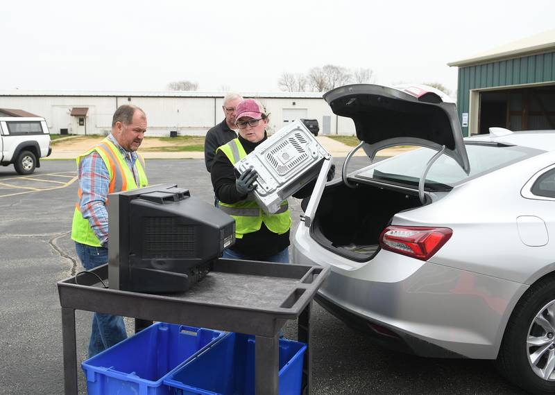 A residential electronic recycling event for Ogle County residents will be held in Oregon on Friday, June 23 in Oregon. Here, workers unload a vehicle in 2022.