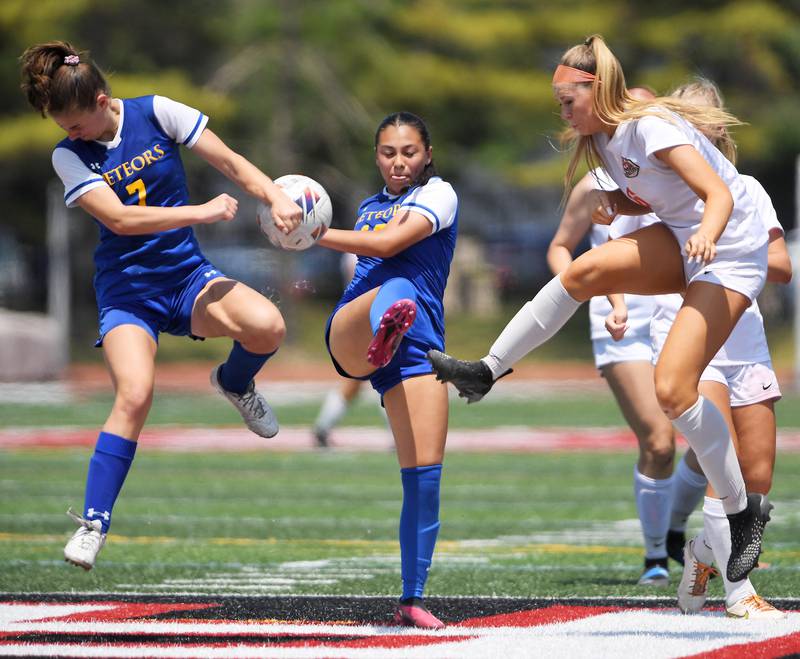 Crystal Lake Central’s Paiton Hulata competes with De La Salle’s Joanna Mullen, left, and Lauren Torres in the IHSA girls Class 2A third-place soccer game at North Central College in Naperville on Saturday, June 3, 2023.