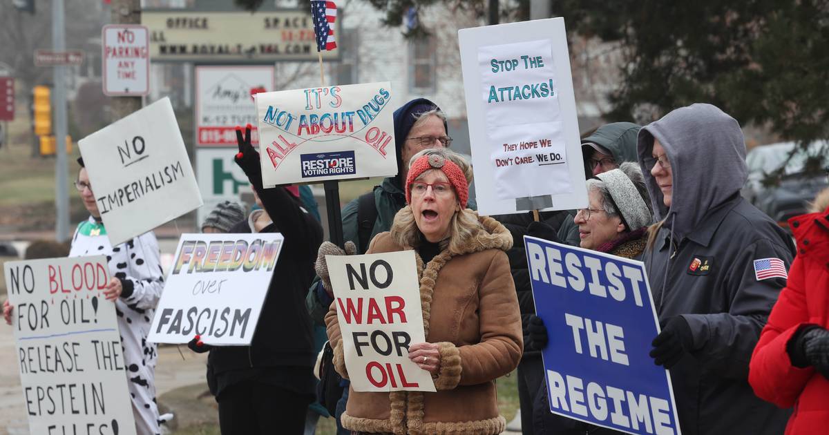 DeKalb rally draws dozens against U.S. military operation in Venezuela