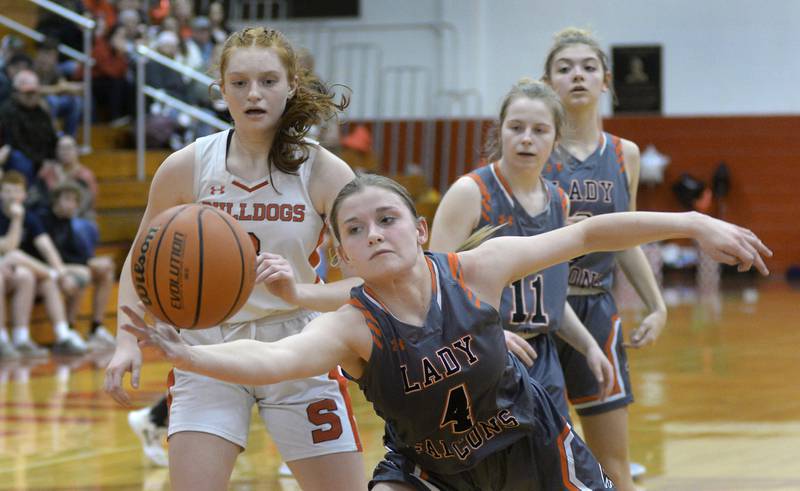 Flanagan-Cornell/Woodland’s Kora Edens (4) reaches for a baseline rebound as Streator's Ellie Isermann looks on during the second quarter Tuesday, Jan. 24, 2023, at Streator's Pops Dale Gymnasium.