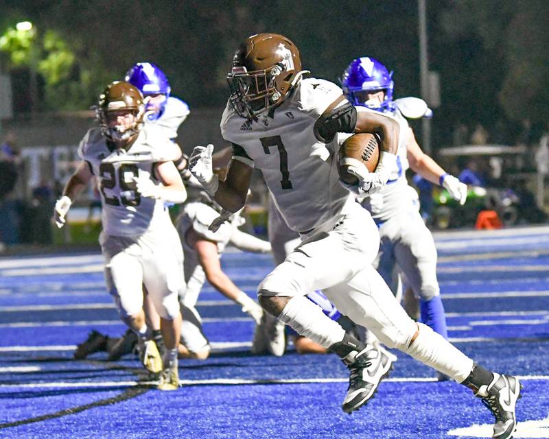 Joliet Catholic's HJ Grigsby (7) runs in for a touchdown in the second quarter on Friday Sept. 22, 2023, at St. Francis in Wheaton,.