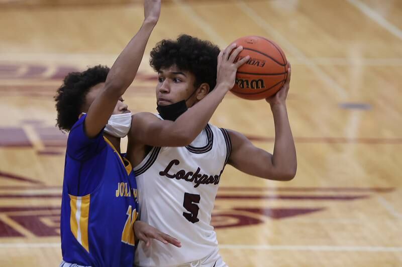 Lockport’s Quinton Hunter looks to pass against Joliet Central. Monday, Jan. 31, 2022 in Lockport.