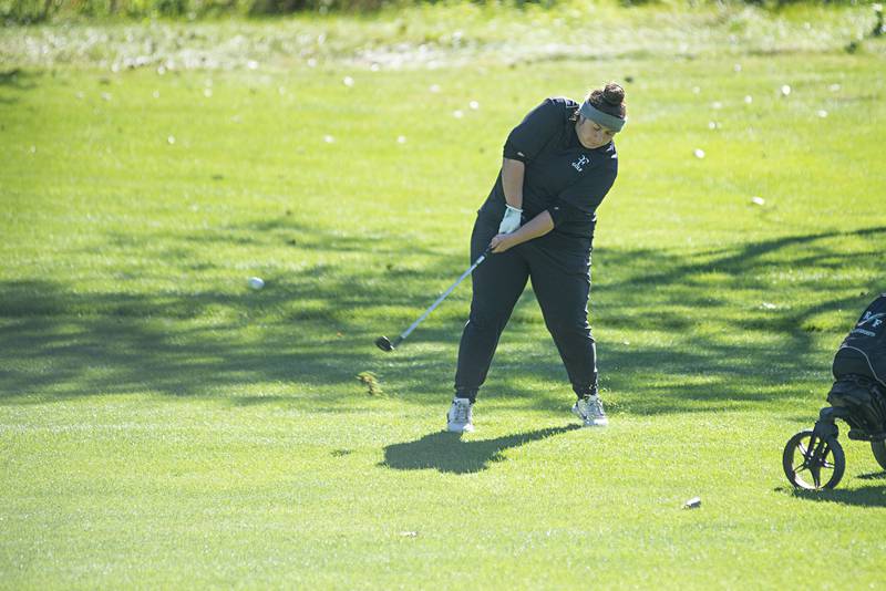 Rock Falls’ Cheyenne Hansen chips towards the #7 green at Deer Valley during class A girls regional golf Thursday, Sept. 29, 2022.