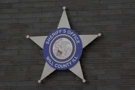 73-year-old woman robbed at gunpoint inside Homer Glen home