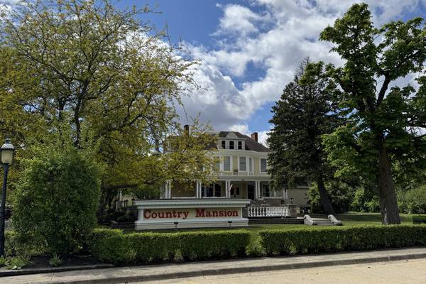 Country Mansion in Dwight hosts “Mother Road at the Mansion” on Sunday