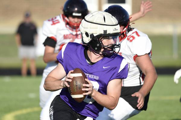 Veteran quarterbacks lead Manteno, Momence in Week 0 scrimmage 