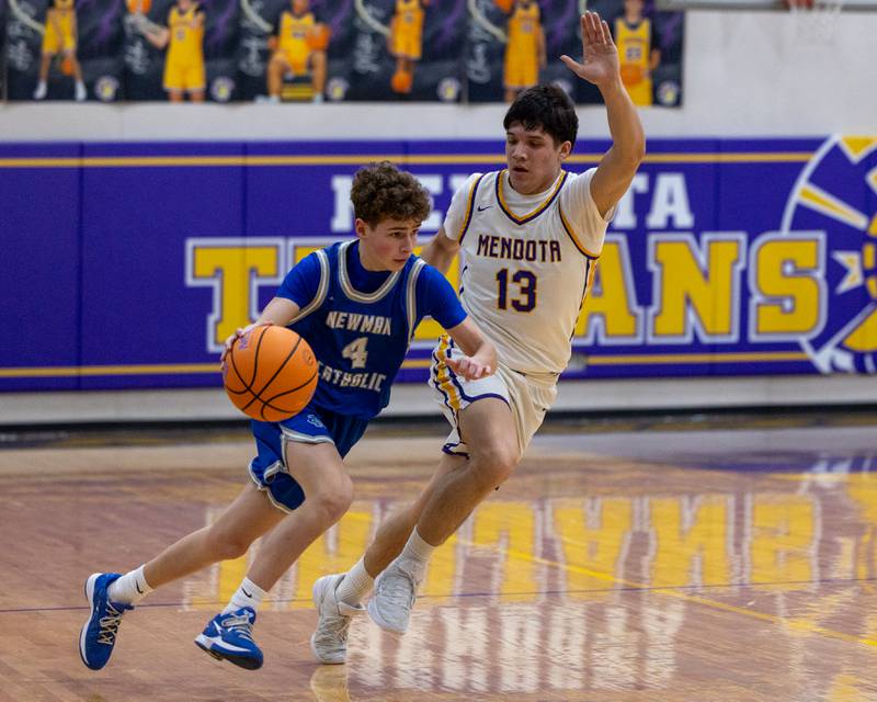 Newman's Easton Coward (4) drives ball down court as Oliver Munoz (13) of Mendota guards at hip on Friday, January 30, 2026 at Mendota High School in Mendota.
