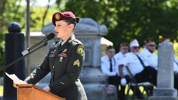 Photos: Oregon hosts Memorial Day service at Riverside Cemetery