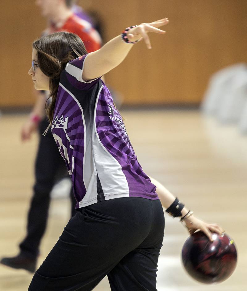 Dixon’s Jillian Leeser bowls against Oregon Tuesday, Jan. 7, 2025, at Plum Hollow.