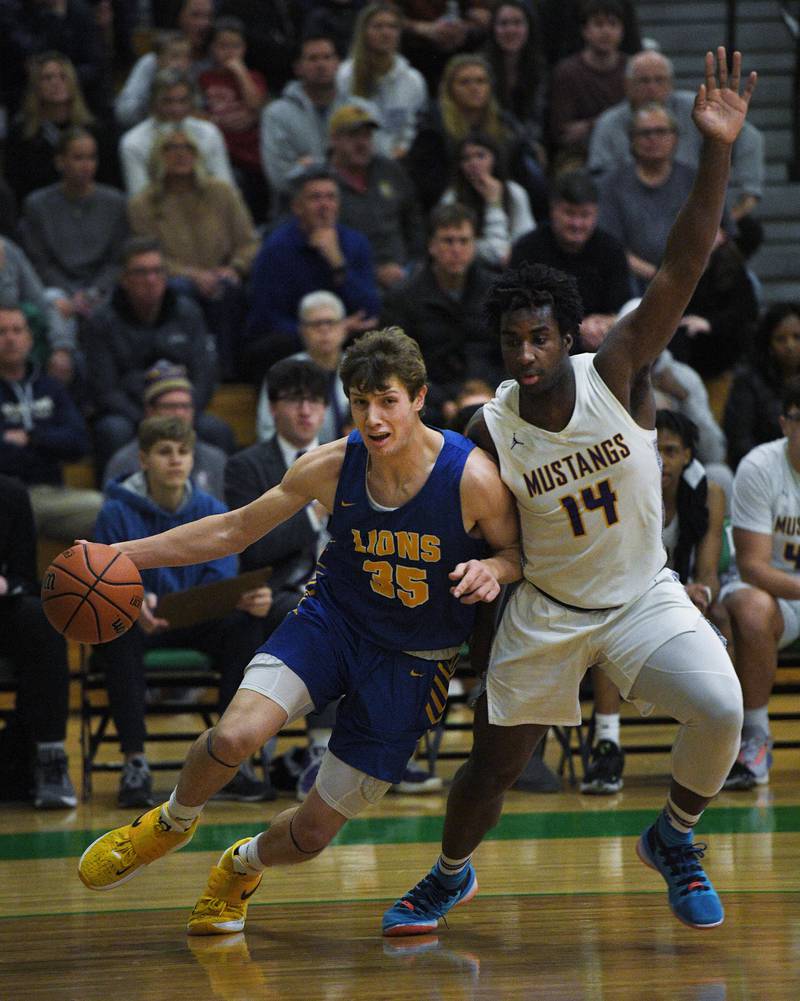 John Starks/jstarks@dailyherald.com
Lyon’s Niklas Polonowski drives around Rolling Meadows’ Foster Ogbonna in the Jack Tosh boys basketball tournament at York High School in Elmhurst on Friday, December 30, 2022.