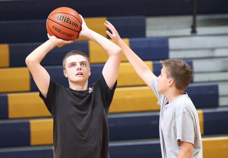 Hiawatha’s Thomas Giebel goes up for a shot during practice Thursday, June 13, 2024 at the school in Kirkland.